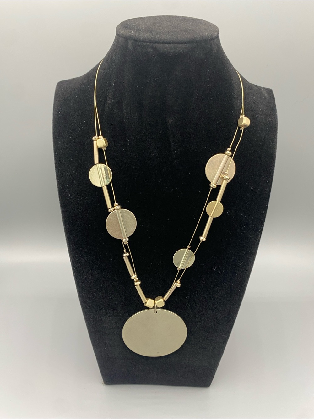 NWT Chico’s Matte Gold Disc Pendant‎ Layered Necklace